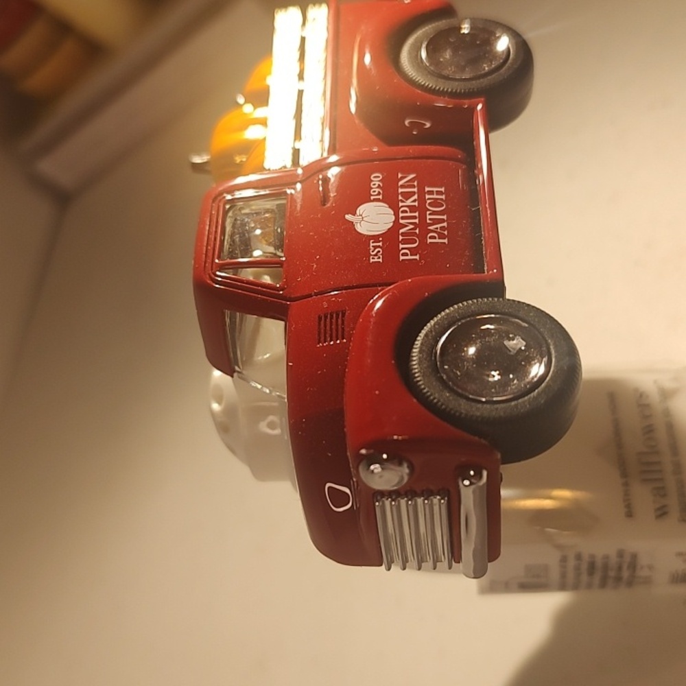 Bath & Body Works Red Pumpkin Patch Truck Wallflower Holder - Picture 6 of 7